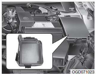 Pannello fusibili vano motore (per motore diesel)