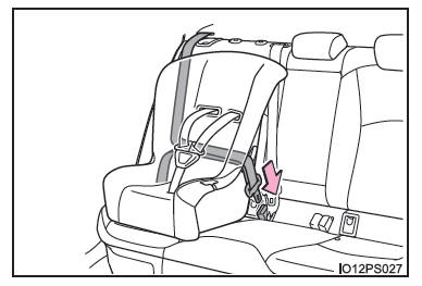 Installazione di un sistema di sicurezza per bambini mediante la cintura di sicurezza