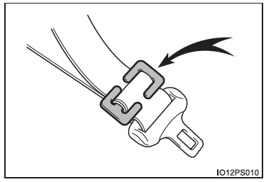 Installazione di un sistema di sicurezza per bambini mediante la cintura di sicurezza